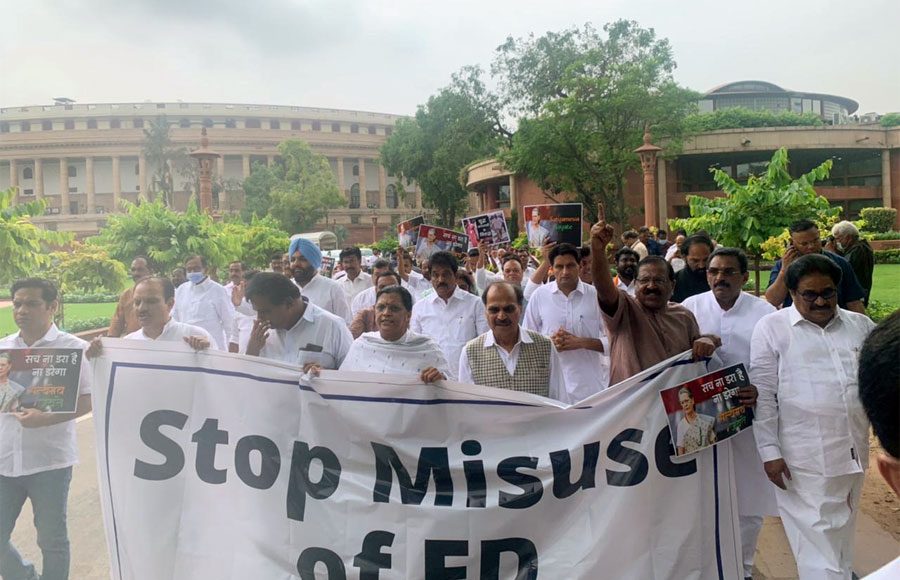 congress-protesting-in-parliament-against-ed-questioning-of-sonia-gandhi-20220721