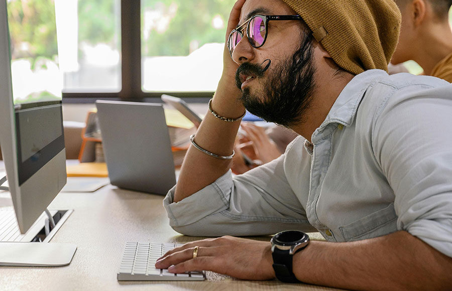 computer-eyes-pexels-ketut-subiyanto-4623537 Give rest to your eyes from computer